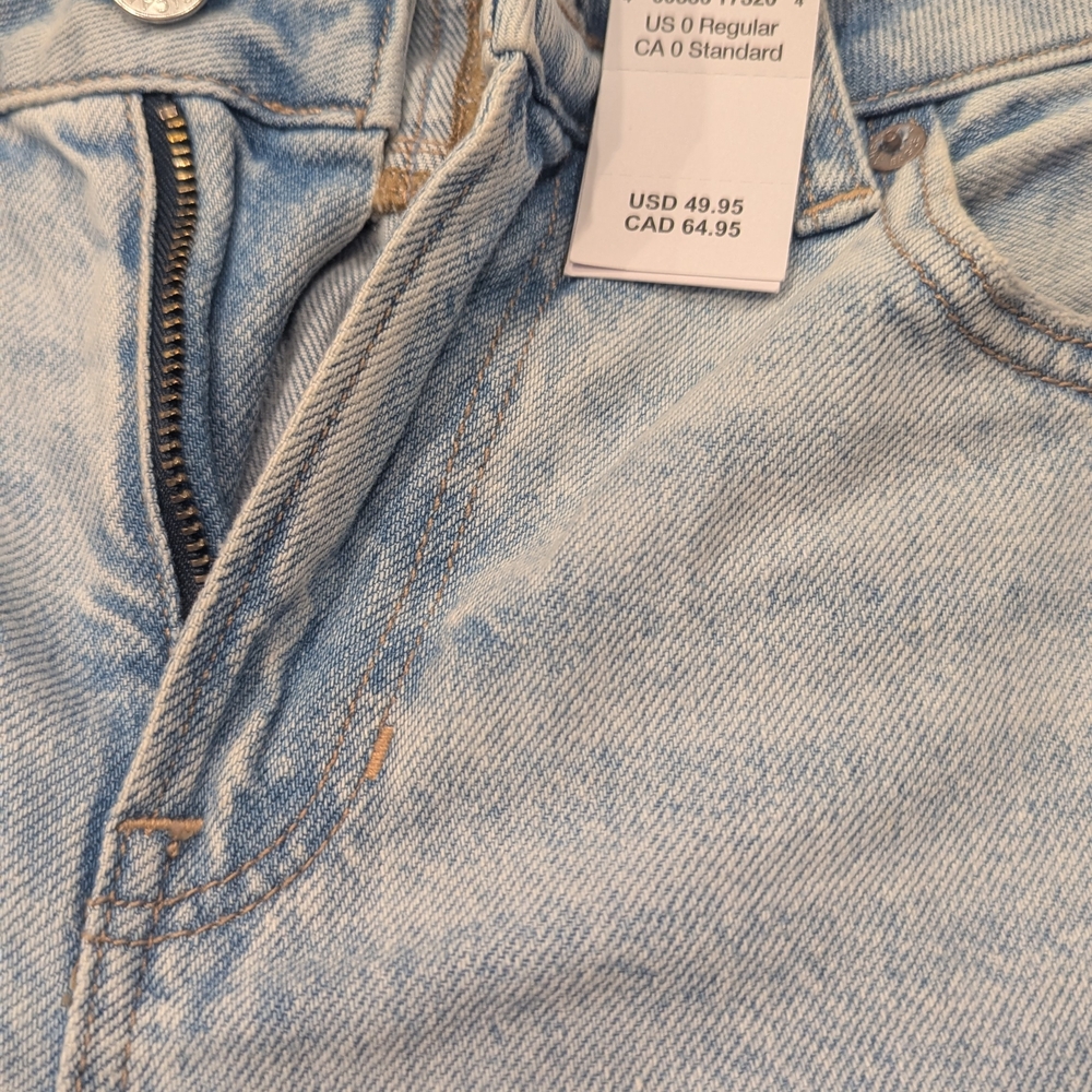 American Eagle - Women Light Wash Jeans - NWT